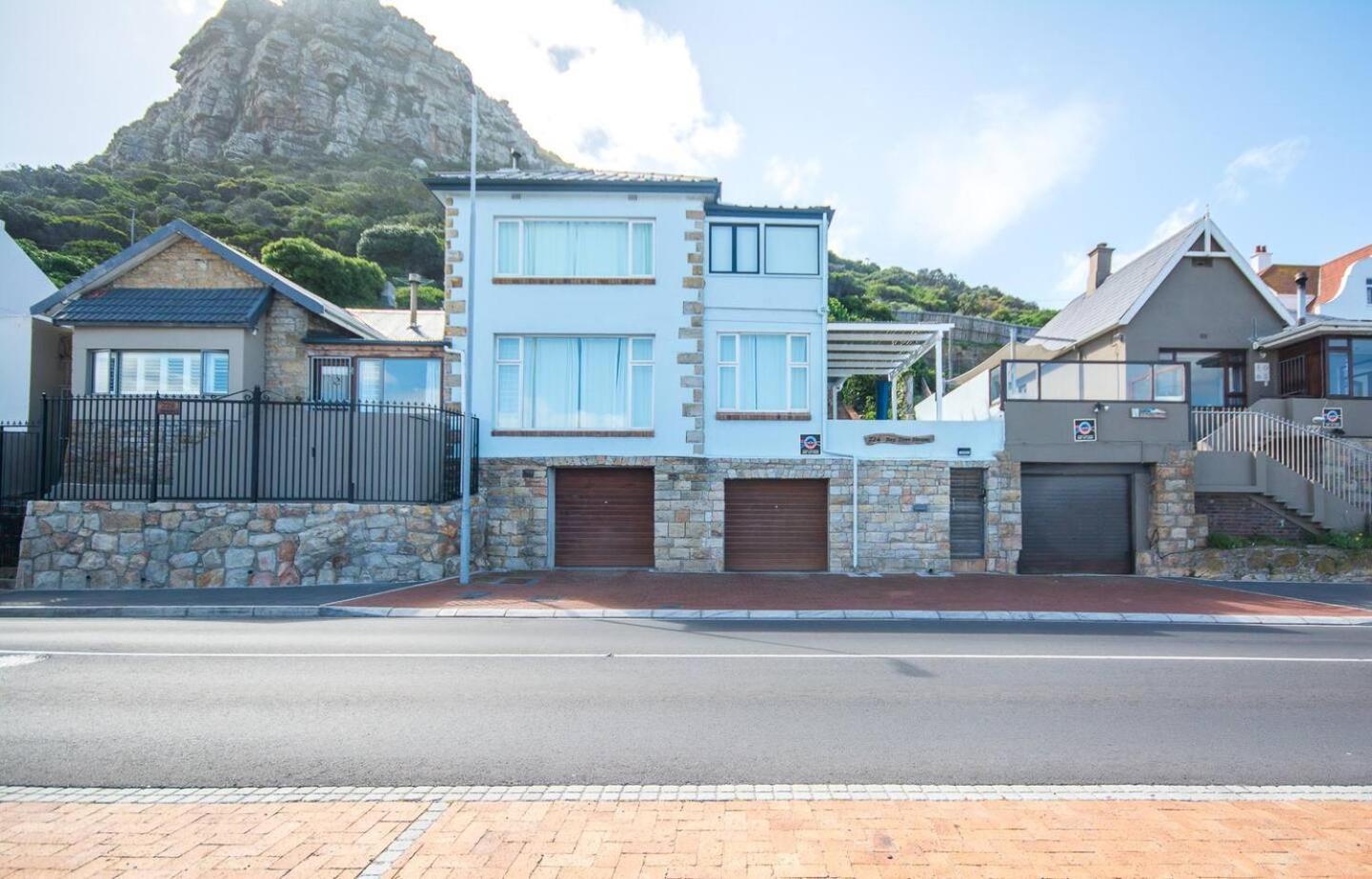 Modern Beach Apartment By Open Home Kalk Bay Exterior foto