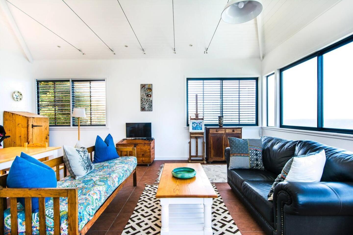 Modern Beach Apartment By Open Home Kalk Bay Exterior foto