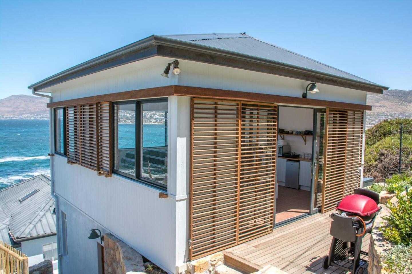 Modern Beach Apartment By Open Home Kalk Bay Exterior foto