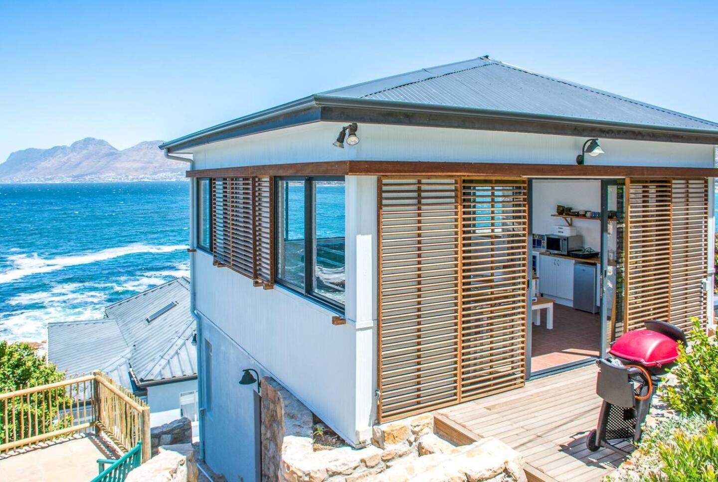 Modern Beach Apartment By Open Home Kalk Bay Exterior foto