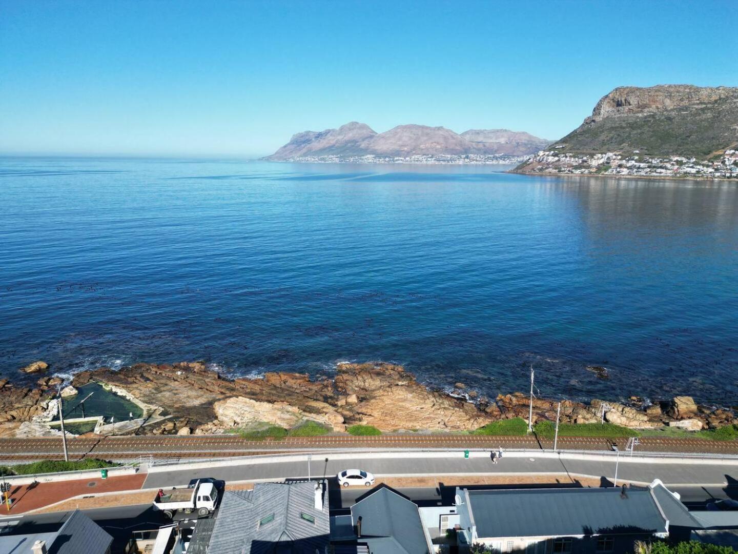 Modern Beach Apartment By Open Home Kalk Bay Exterior foto